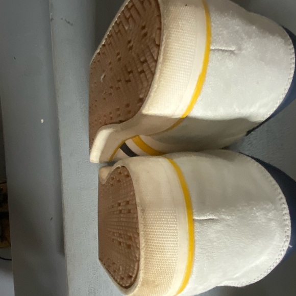 Club Room casual retro sneakers. Off white a blue and yellow stripe. Size 12 - Picture 3 of 5